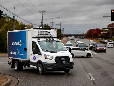 A driverless Gatik delivery box truck operates in Bentonville, Arkansas, U.S. in this picture taken in October 2021 and obtained by Reuters on May 18, 2022. Gatik/Handout via REUTERS THIS IMAGE HAS BEEN SUPPLIED BY A THIRD PARTY. MANDATORY CREDIT/File Photo