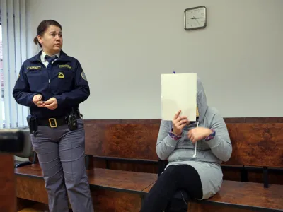 Kovče Laura Teuta, &scaron;efica kriminalne združbe 10.10.2017 &ndash; sojenje - predobravnavni narok osumljencem, ki so na območju Srbije ter Bosne in Hercegovine pod pretvezo opravljanja erotičnih masaž iskali dekleta za prostitucijo v Sloveniji in skrbeli za nabavo, skladi&scaron;čenje in razpečevanje prepovedane droge - trgovina z ljudmi in preprodaja mamil - //FOTO: Tomaž Skale