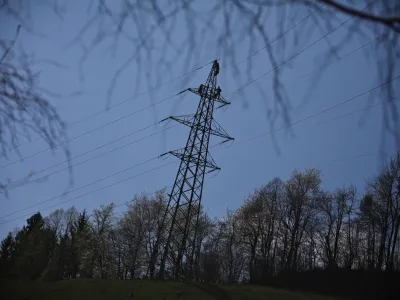 - električni daljnovod - Gorica - Avče- delo na vi&scaron;ini &ndash; vi&scaron;inska dela <br><br><br>///FOTO: Luka Cjuha <br>OPOMBA: ZA OBJAVO V PRILOGI &ndash; DNEVNIKOV OBJEKTIV - REPORTAŽA