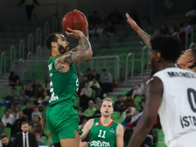 Ko&scaron;arkar Olimpije Justin Cobbs kljub 19 točkam ni uspel preprečiti poraza proti Be&scaron;ikta&scaron;u.