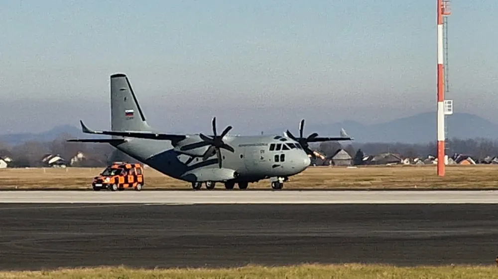 Letalo Spartan na letali&scaron;ču Cerklje ob Krki