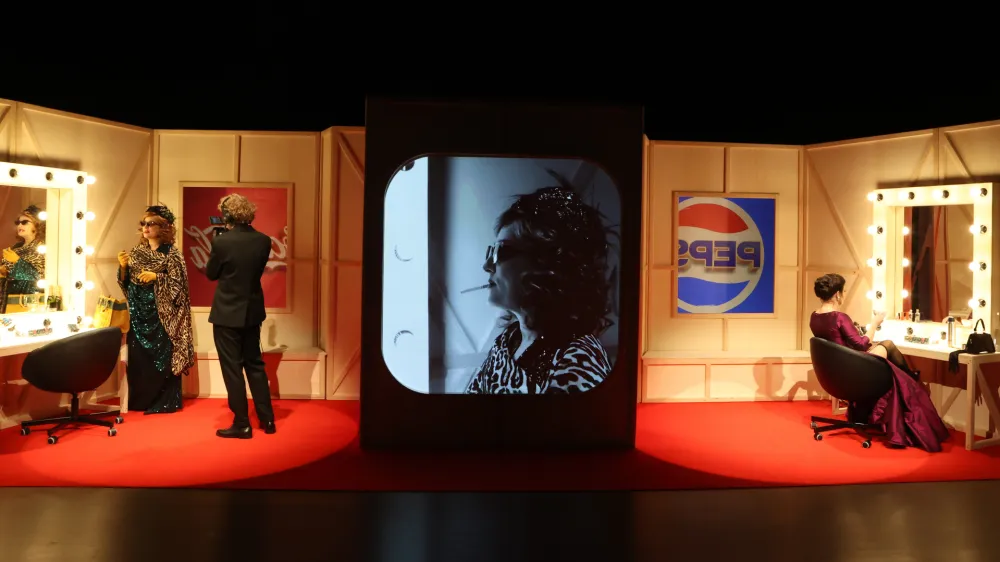 Kaj se je zgodilo z Bette Davis in joan Crawford? Foto Barbara 