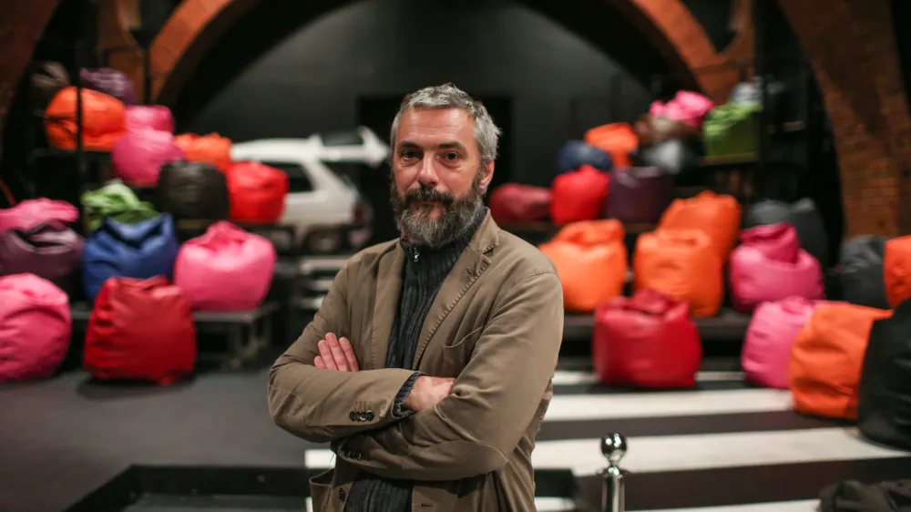 - 12.10.2018 - Tomi Janežič, gledali&scaron;ki režiser in profesor na AGRFT, ki je v Slovenskem mladinskem gledali&scaron;ču pripravil deseturno predstavo "&Scaron;e ni naslova". //FOTO: Bojan Velikonja