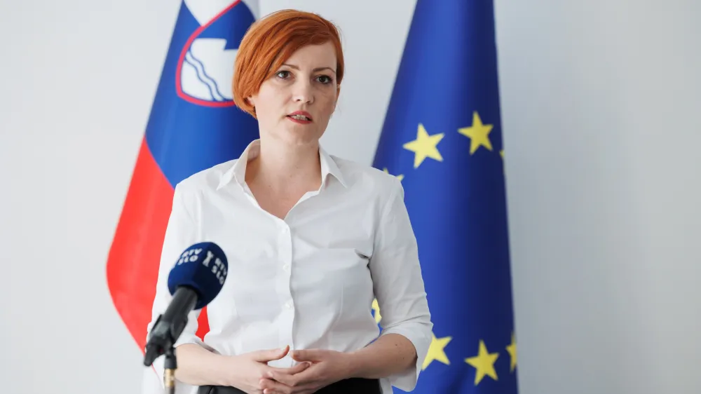 Ljubljana, Ministrstvo za kulturo.<br>Novinarska konferenca s predstavitvijo udelezbe Slovenskega paviljona na letosnji mednarodni beneski razstavi arhitekture La Biennale di Venezia<br>Ministrica za kulturo Asta Vrecko.