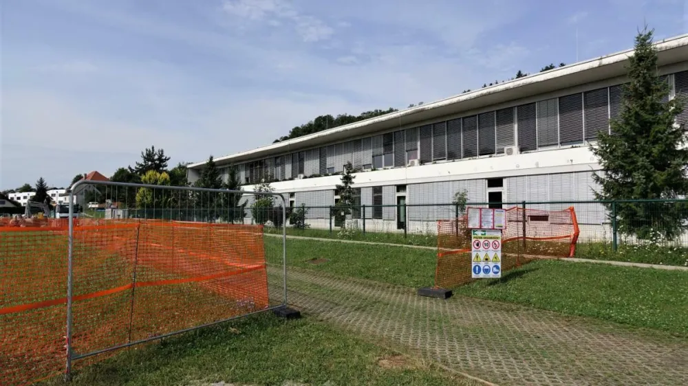 Gradbi&scaron;če pri Osnovni &scaron;oli Brinje Grosuplje so odprli že v začetku &scaron;olskega leta.&nbsp;