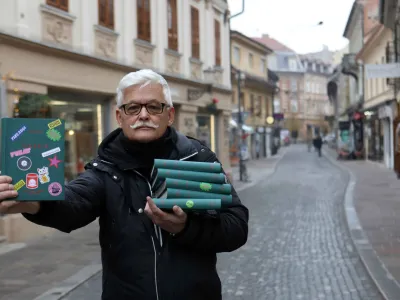 Jaka Prijatelj, avtor knjige o Trubarjevi ulici z naslovom Ulica, Ljubljanska Trubarjeva skozi Čas <br><br>- 20.12.2023 - Starinarnica Carniola Antiqua, Trubarjeva cesta 9, <br><br>//FOTO: Tomaž Skale<br>
