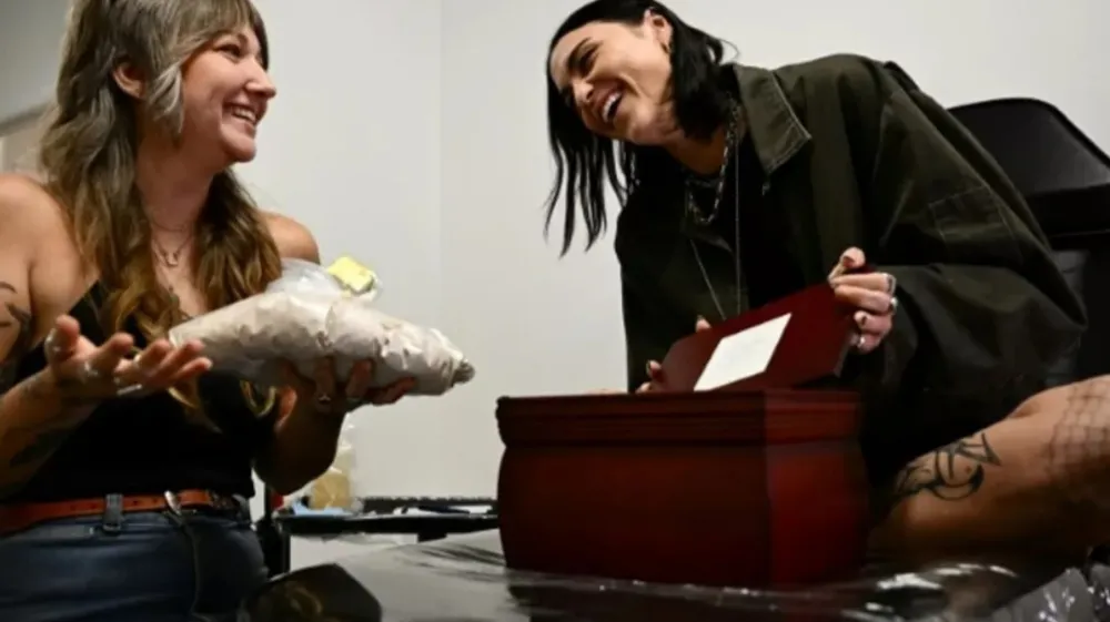 Scout Frank (desno) je  F Instagram