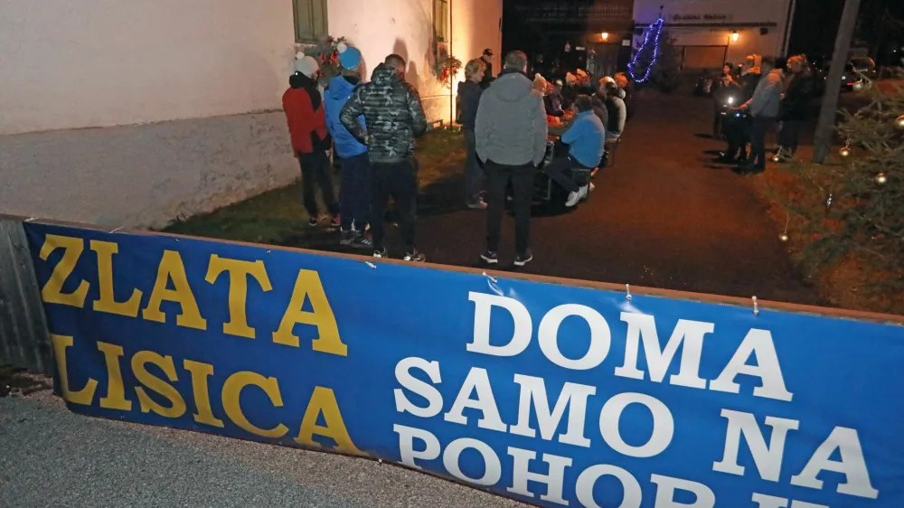 Maribor - Hoče - Zlata Lisica - zbor organizatorjev in pripravljalcev proge v Hočah - Rečnik - - - Avtor: Sa&scaron;o Bizjak