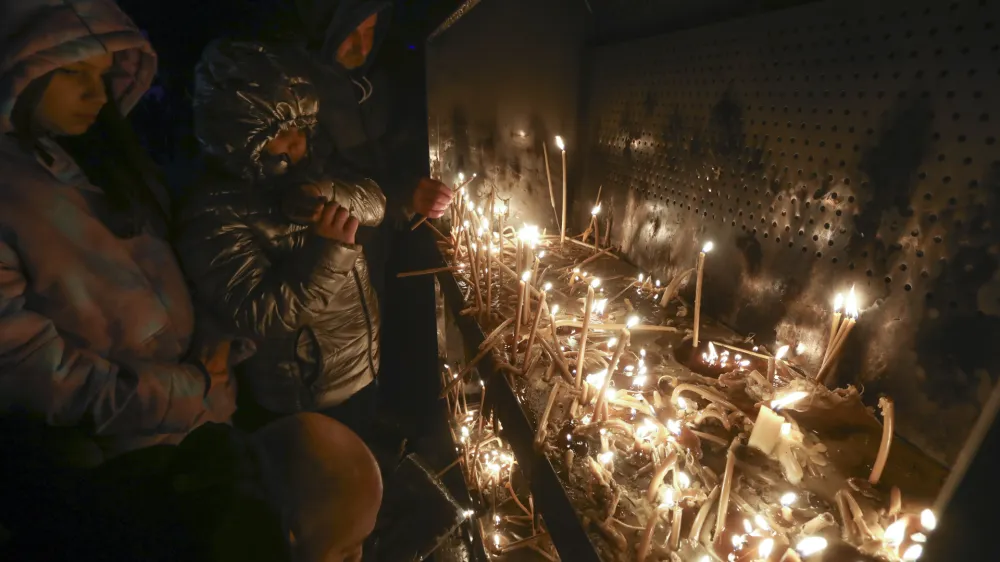 Pravoslavni božič- 06.01.2024 &ndash; Pravoslavni verniki danes obeležujejo t. i. badnji dan, ko bodo v cerkvah prevzeli badnjake, to je slamo in hrastove veje, ter jih odnesli domov in zažgali. //FOTO: Luka Cjuha