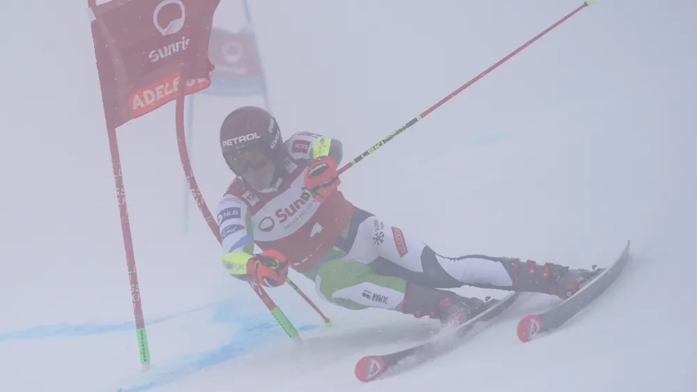Slovenski veleslalomist Žan Kranjec se v meglenih razmerah ni izkazal in je v Adelbodnu zasedel skromno 21. mesto.&nbsp;