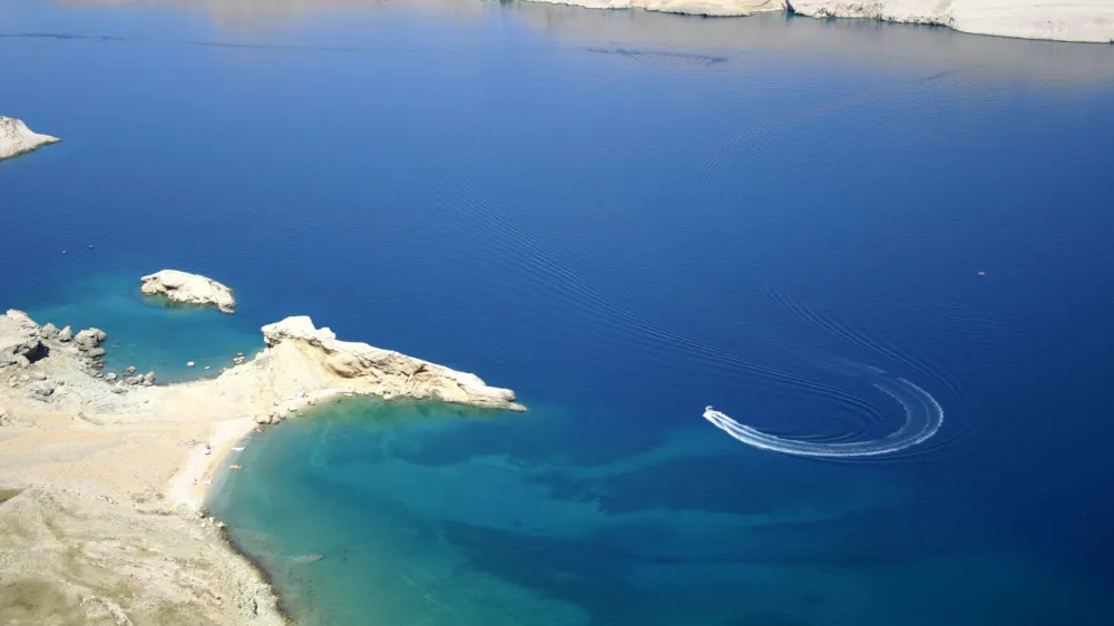Hrva&scaron;ka, panoramski pogled na otok Pag