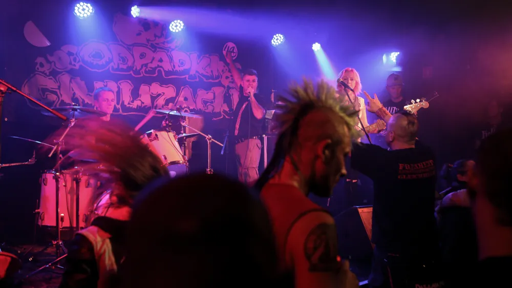 Novembra so Odpadki civilizacije praznovali 40. obletnico svojega prvega koncerta v legendarnem Disku FV. Rojstni dan so proslavili v Klubu Gromka, kjer je publika norela do jutranjih ur.