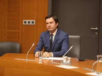 Uro&scaron; Urbanija, nekdanji direktor vladnega urada za komuniciranje - 15.11.2023 - preiskovalna komisija DZ, ki preiskuje sume nezakonitega financiranja političnih strank - delno zaprta seja - zasli&scaron;ali nekdanjega direktorja vladnega urada za komuniciranje Uro&scaron;a Urbanijo in se dogovorili o delu; //FOTO: Bojan Velikonja