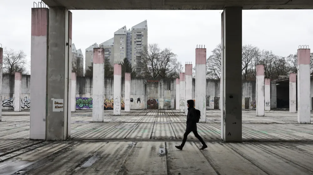 - 08.01.2024 &ndash; Center Stožice - nedokončani trgovski del Stožic je Družba Rastoder prodala družbi MG Mind iz Bosne in Hercegovine  //FOTO: Jaka Gasar
