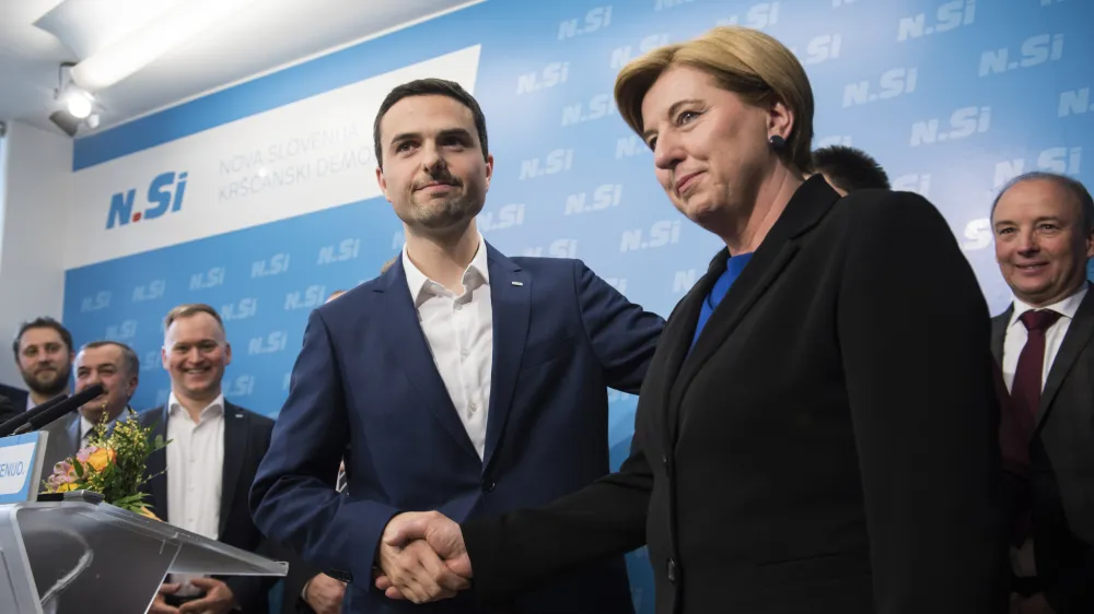 Ljubljana, NSi.<br>Novinarska konferenca NSi, na kateri sta dosedanja predsednica Ljudmila Novak in v. d. predsednika NSi Matej Tonin spregovorila o prihodnosti stranke, viziji ter pripravah na drzavnozborske volitve.