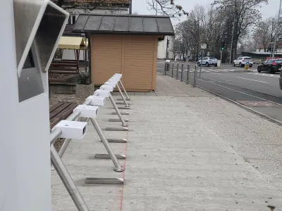 V &scaron;ir&scaron;em sredi&scaron;ču Domžal bodo na desetih postajah na voljo kolesa, ki si jih bo mogoče izposoditi vse dni v tednu in ob vsakem času.&nbsp;