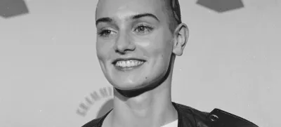 FILE - Irish singer Sinead O'Connor appears at the 31st Annual Grammy Awards at the Shrine Auditorium in Los Angeles on Feb. 22, 1989. O'Connor, the gifted Irish singer-songwriter who became a superstar in her mid-20s but was known as much for her private struggles and provocative actions as for her fierce and expressive music, has died at 56. The singer's family issued a statement reported Wednesday by the BBC and RTE. (AP Photo, File)