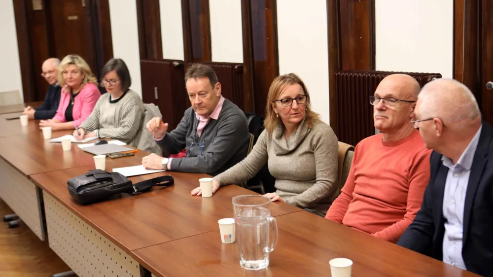 pogajalci FIDES, predsednik FIDES Damjan Polh<br><br>- 10.01.2024 &ndash; pogajanja med vladno pogajalsko stranjo in sindikatom zdravnikov in zobozdravnikov FIDES o njihovih stavkovnih zahtevah &ndash; opozorikna stavka zdravnikov in zobozdravnikov<br><br>//FOTO: Tomaž Skale<br>