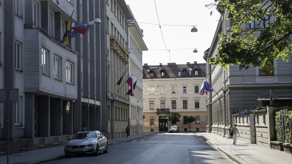Glede na podatke iz leto&scaron;njega proračuna Mestne občine Ljubljana prenova Gregorčičeve ulice in z njo gradnja podhoda pod to ulico pred letom 2027 ne bosta končani.&nbsp;