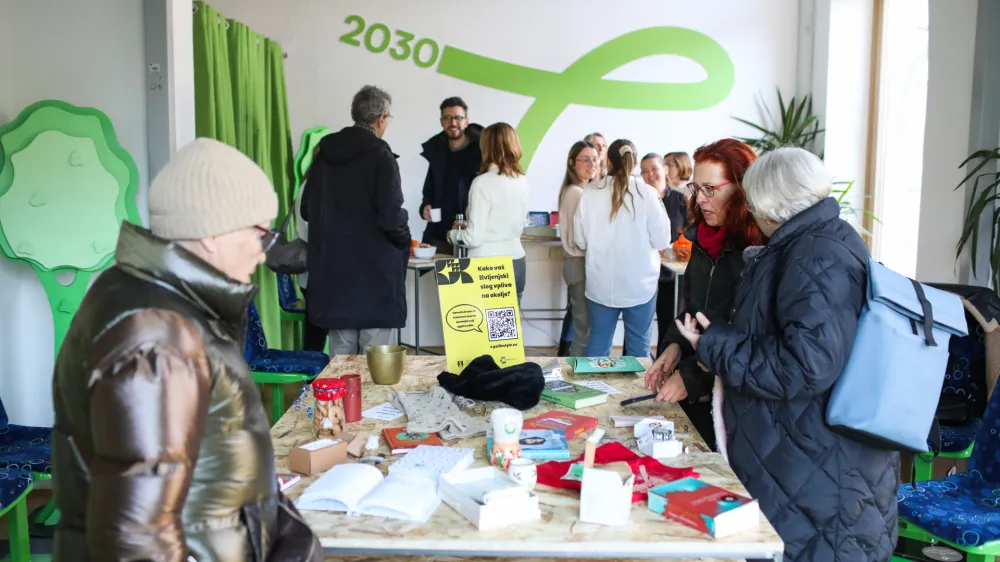 - 10.01.2024 &ndash; infotočka Misija 100, Pogačarjev trg 2 - Post-novoletna izmenjevalnica daril - Projekt PSLifestyle Slovenija, //FOTO: Bojan Velikonja