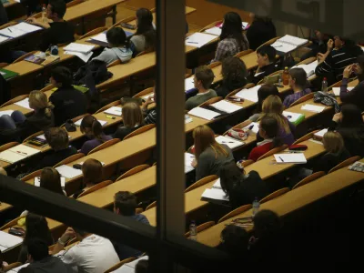 - ilustrativna fakulteta - Pravna fkultata UL - predavalnica - ilustrativna fotografija - &scaron;tudent - &scaron;tudij//FOTO: Matej Pov&scaron;eOPOMBA: ZA OBJAVO V ČASOPISU DNEVNIK