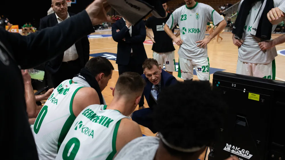 - trener Krke Ga&scaron;per Okorn,- 16.12.2023 - ko&scaron;arka - Cedevita Olimpija: Krka, liga Aba, 12. krog://FOTO:Bojan Velikonja