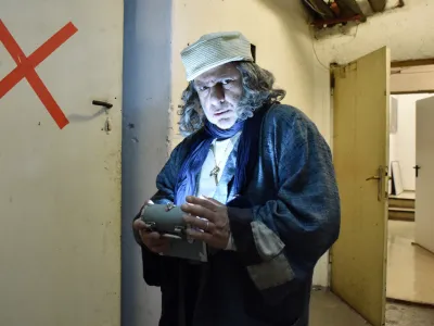 Grabežljivi in skopu&scaron;ki Harpagon bo po stotih letih zopet na odru SNG Drame, obudil pa ga bo igralec Bojan Emer&scaron;ič.&nbsp;