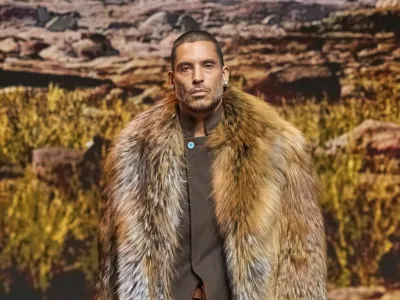 Nova kolekcija znamke Louis Vuitton za mo&scaron;ke je navdihnjena z zahodno kulturo v kombinaciji z brezčasno zahodno estetiko. 