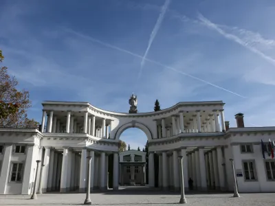 - 26.10.2017 - Pokopali&scaron;če ljubljanske Žale - urejenje in kra&scaron;enje grobov - Dan spomina na mrtve in praznik vseh svetih, dan mrtvih - <br> <br> <br>//FOTO: Luka Cjuha.