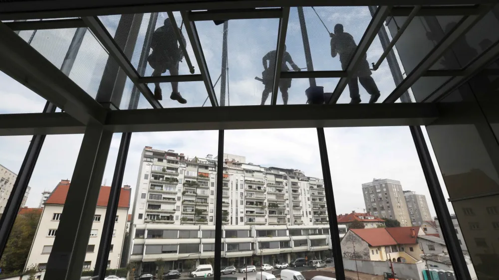 - 14.09.2023 - Kreativno sredi&scaron;če Center Rog - javni proizvodni prostor namenjen kulturnemu in kreativnemu delovanju s poudarkom na izdelovanju, uporabnih umetnostih, arhitekturi in oblikovanjuKreativno sredi&scaron;če Center Rog - javni proizvodni prostor namenjen kulturnemu in kreativnemu delovanju s poudarkom na izdelovanju, uporabnih umetnostih, arhitekturi in oblikovanju //FOTO: Tomaž Skale