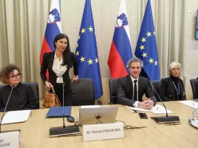 vodja strate&scaron;kega sveta za prehrano dr. Nata&scaron;a Fidler Mis, predsednik vlade Robert Golob- 10.01.2023 - Strate&scaron;ki svet za prehrano &ndash; prva seja pri predsedniku vlade Robertu Golobu &ndash;&nbsp;//FOTO: Luka Cjuha