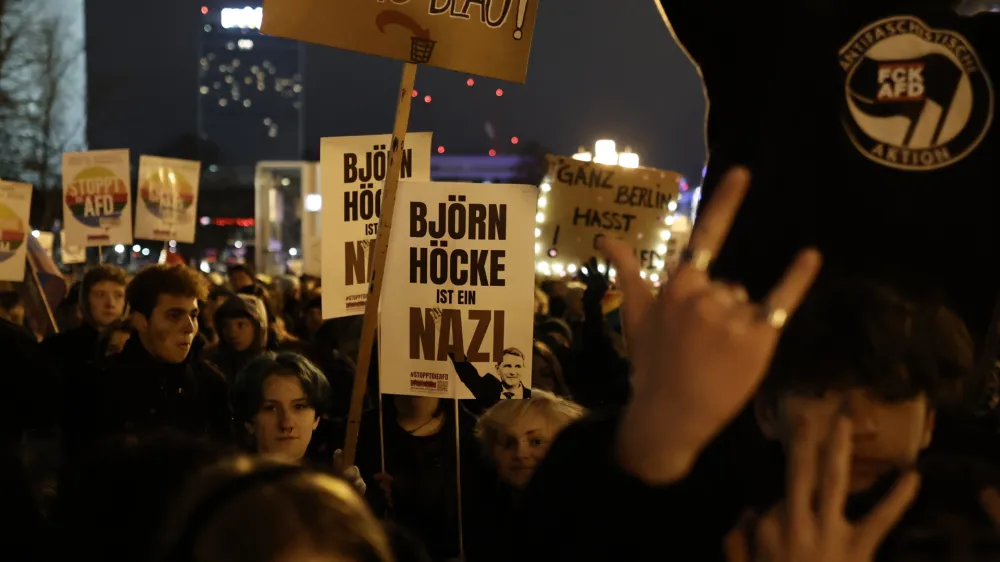 17 January 2024, Berlin: People demonstrate against the right wing in front of the Rotes Rathaus. The occasion is Correctiv's research into the meeting of AfD and CDU politicians with right-wing extremists in Potsdam. Photo: Carsten Koall/dpa