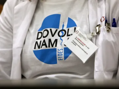 - 15.01.2024 - stavka Sindikata zdravnikov in zobozdravnikov Slovenije &ndash; protest zaradi neuresničenih zavez vlade iz že sklenjenih sporazumov - zbor zaposlenih na Onkolo&scaron;kem in&scaron;titutu Ljubljana//FOTO: Tomaž Skale