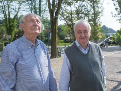 upokojeni profesor ljubljanske fakultete za arhitekturo arhitekt Peter Ker&scaron;evan in arhitekt Milan Kovač, priznani strokovnjak za ohranjanje arheolo&scaron;ke dedi&scaron;čine in situ.   - 07.09.2016 - Park &Scaron;pica v Ljubljani - Prule  ..//FOTO: Maja Marko