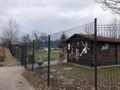 Letos bodo med drugim v celoti uredili park Pr' Čebelc na nekdanjem parkiri&scaron;ču nad železni&scaron;ko postajo Radovljica.