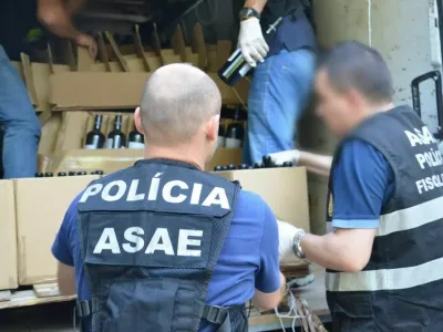 Strokovnjaki ocenjujejo, da je ponarejenih približno pet odstotkov prodanih vin.&nbsp;