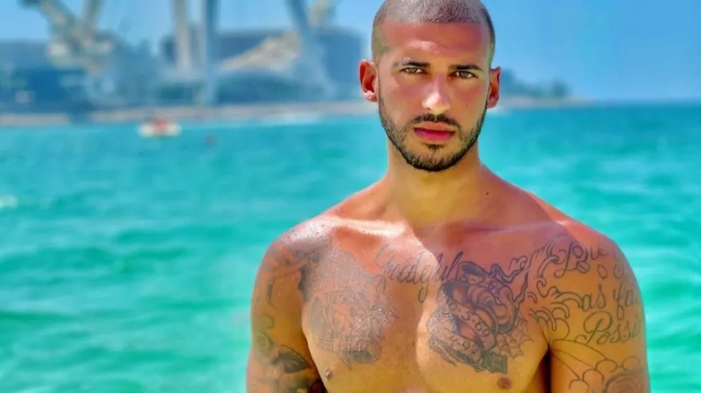 S svojimi mi&scaron;icami in &scaron;tevilnimi tatuji so Andreasa Koundourakisa na&scaron;li tudi modni agenti. F Instagram