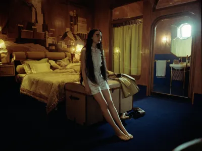 Nesrečna bitja<br>Emma Stone in POOR THINGS. Photo by Yorgos Lanthimos. Courtesy of Searchlight Pictures. &copy; 2023 20th Century Studios All Rights Reserved.