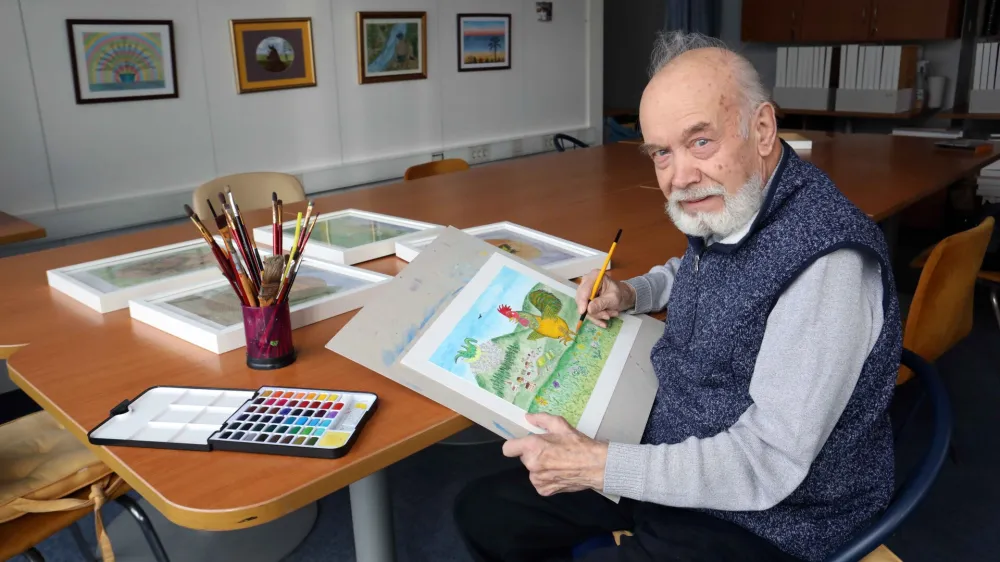 Jože Kovačič redno obiskuje delavnice likovnega snovanja, ki jih vodi mentorica Sa&scaron;a Strnad.&nbsp;