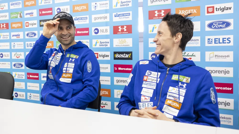 Ljubljana, SZS.<br>Novinarska konferenca slovenske reprezentance v smucarskih poletih.<br>Glavni trener slovenske moske skakalne reprezentance Robert Hrgota in smucarski skakalec Peter Prevc.