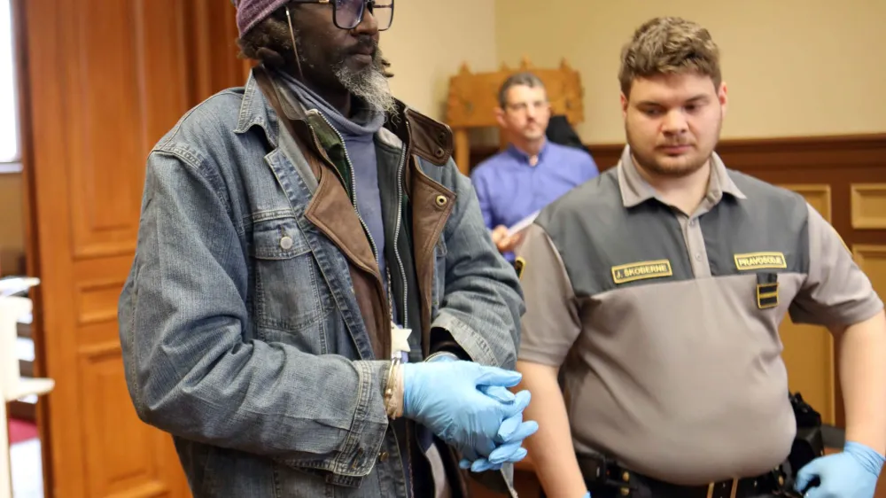 Obtoženi Coco Filip Faragala vztrajno zanika krivdo, čeprav se je njegov alibi že izkazal za neresničnega.&nbsp;