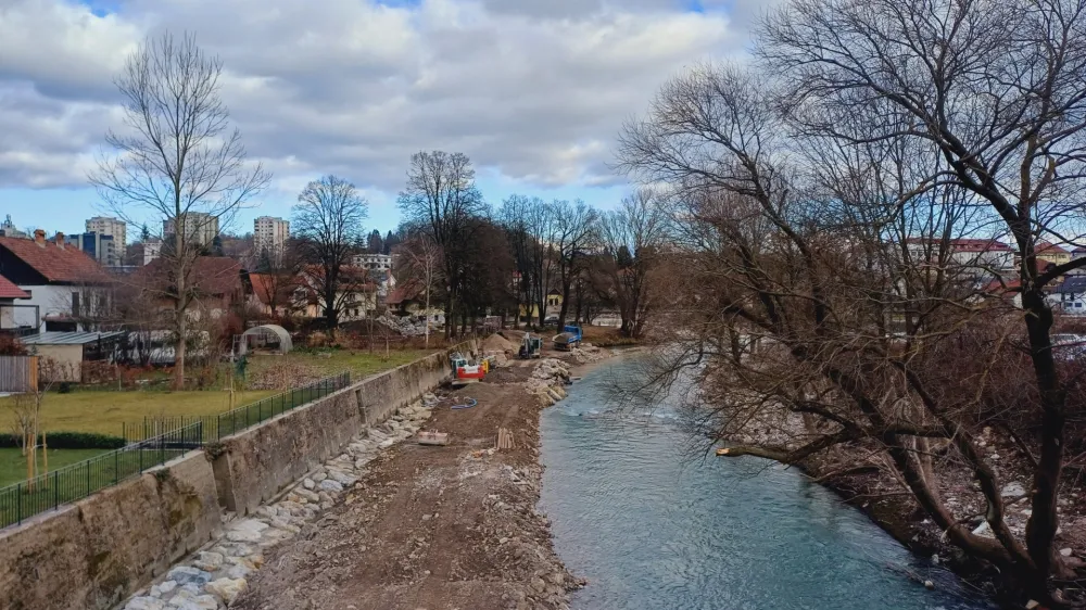 V &Scaron;kofji Loki pravijo, da popis poplavne &scaron;kode ne pove veliko o stro&scaron;kih vzpostavitve v prvotno stanje, saj bodo ti po projektantskih ocenah lahko kar nekajkrat vi&scaron;ji od ocenjene &scaron;kode.