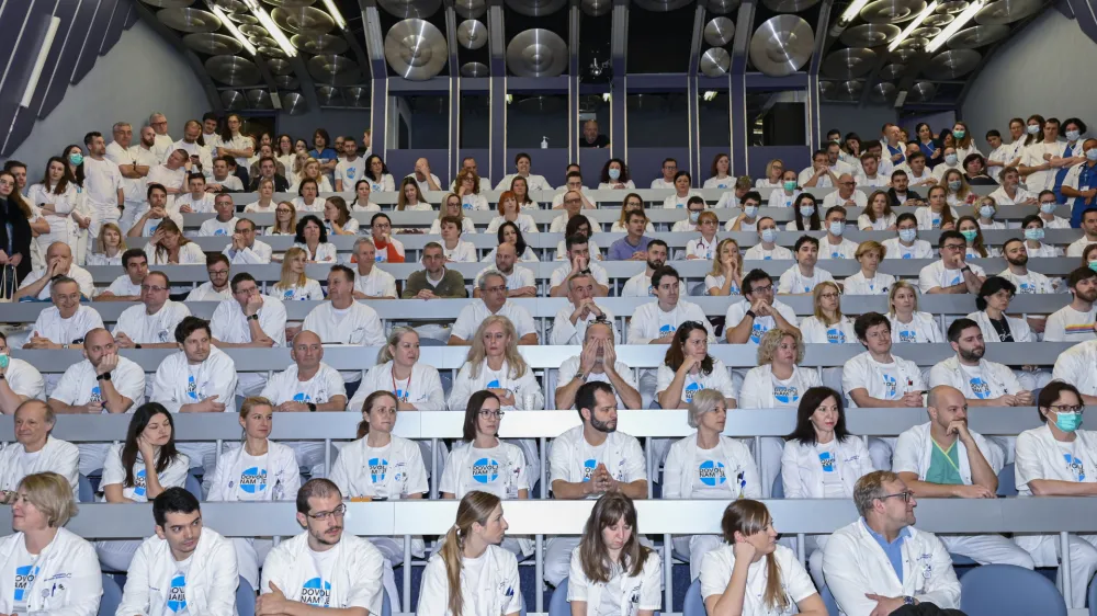  - 09.01.2024 &ndash; opozorilna stavka zdravnikov in zobozdravnikov - zdravniki in zobozdravniki zaradi neuresničenih zavez vlade iz že sklenjenih sporazumov opozorilno stavkali. protest //FOTO: Nik Erik Neubauer 