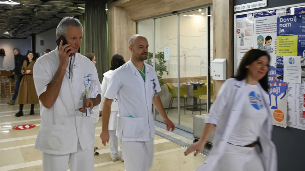  - 09.01.2024 &ndash; opozorilna stavka zdravnikov in zobozdravnikov - zdravniki in zobozdravniki zaradi neuresničenih zavez vlade iz že sklenjenih sporazumov opozorilno stavkali. protest //FOTO: Nik Erik Neubauer 