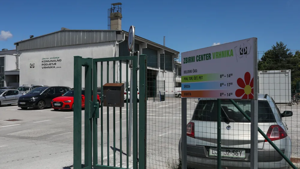 - 18.06.2020 - Javno podjetje komunalno podjetje Vrhnika, Pot na Tojnice 40, //FOTO: Bojan Velikonja