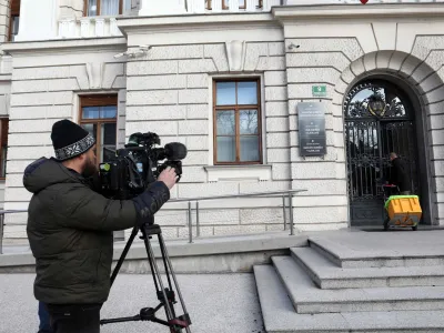 - protestni shod sodnikov -- 04.01.2024 &ndash; protest sodnikov - sodniki in tožilci za eno uro prekinili delo in s protestnimi shodi izrazili nestrinjanje z nespo&scaron;tovanjem ustavne odločbe glede sodni&scaron;kih plač. //FOTO: Tomaž Skale