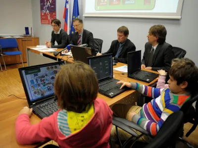 e-učbeniki - &scaron;olarji - osnovno&scaron;olci - računalnik - Ministrstvo za &scaron;olstvo in &scaron;port - predstavitev &scaron;tirih novih e-učbenikov//FOTO: Tomaž Zajel&scaron;nik