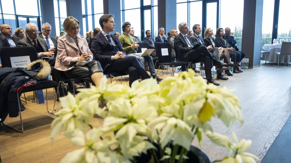 Postojna, Hotel Jama.<br>Otvoritveni dogodek slovenskega predsedovanja Strategiji EU za alpsko regijo.