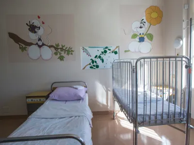 - simbolična fotografija - otro&scaron;ke bolezni - zdravstvo <br><br><br>- 06.10.2016 - Klinika za infekcijske bolezni in vročinska stanja UKC Ljubljana - obnovljeni otro&scaron;ki oddelek ..//FOTO: Maja Marko