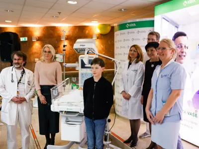 Ljubljana, UKC Ljubljana.<br>Predaja Krkine donacije - novega grelnika za novorojencke Pediatricni kliniki UKC Ljubljana.
